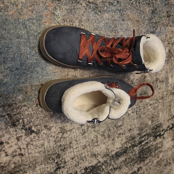 Everly Cream and Blue Lined Boots Size 9 Worn Once - Picture 3 of 7